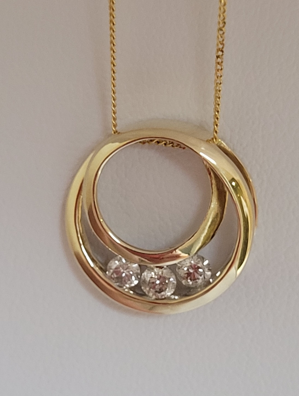 10k Solid Gold Pendant With Brilliant Natural Diamonds.